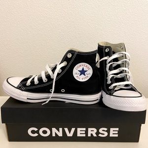 Black/white all star high top converse. Size:7.5W